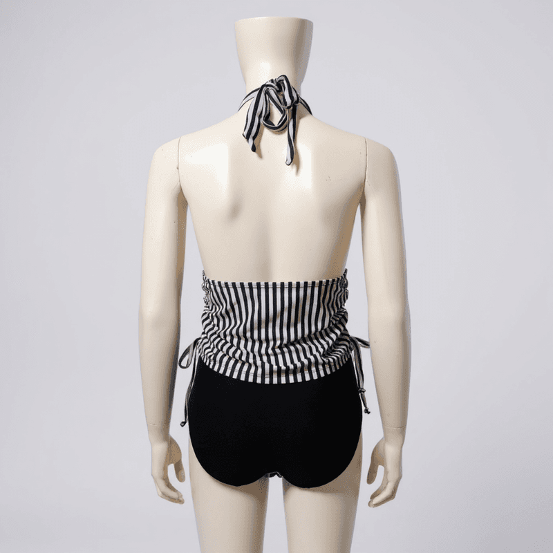 Traje de baño de dos piezas con un top de estilo corbata y una braguita de cintura alta, en una e...