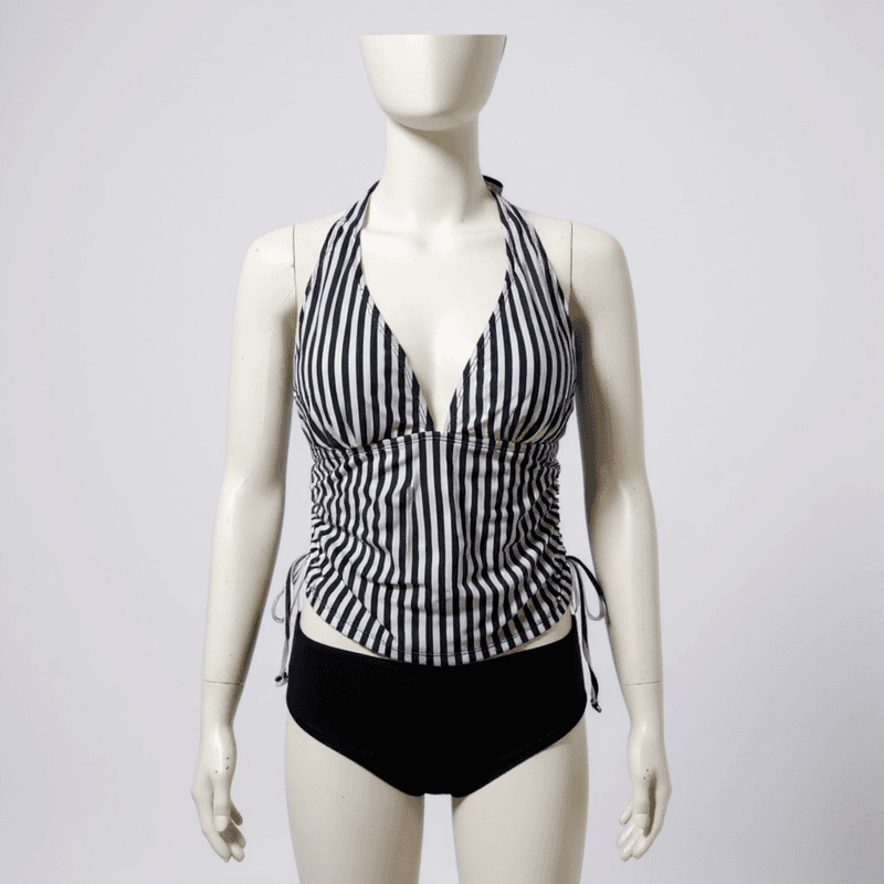 Traje de baño de dos piezas con un top de estilo corbata y una braguita de cintura alta, en una e...