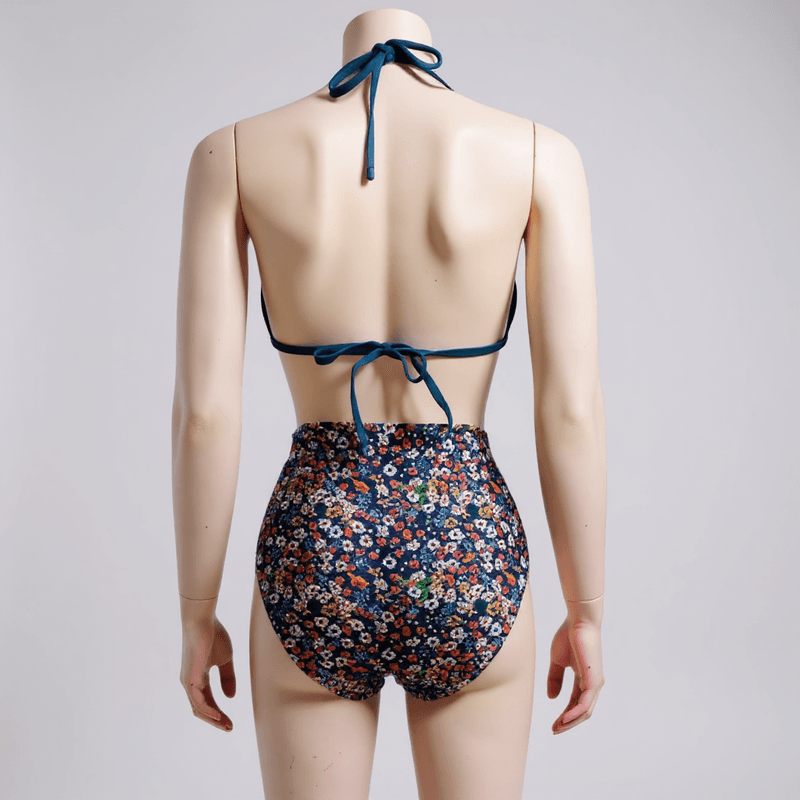 Bikini de dos piezas con alegre estampado floral, top de diseño triangular y braguita de corte al...