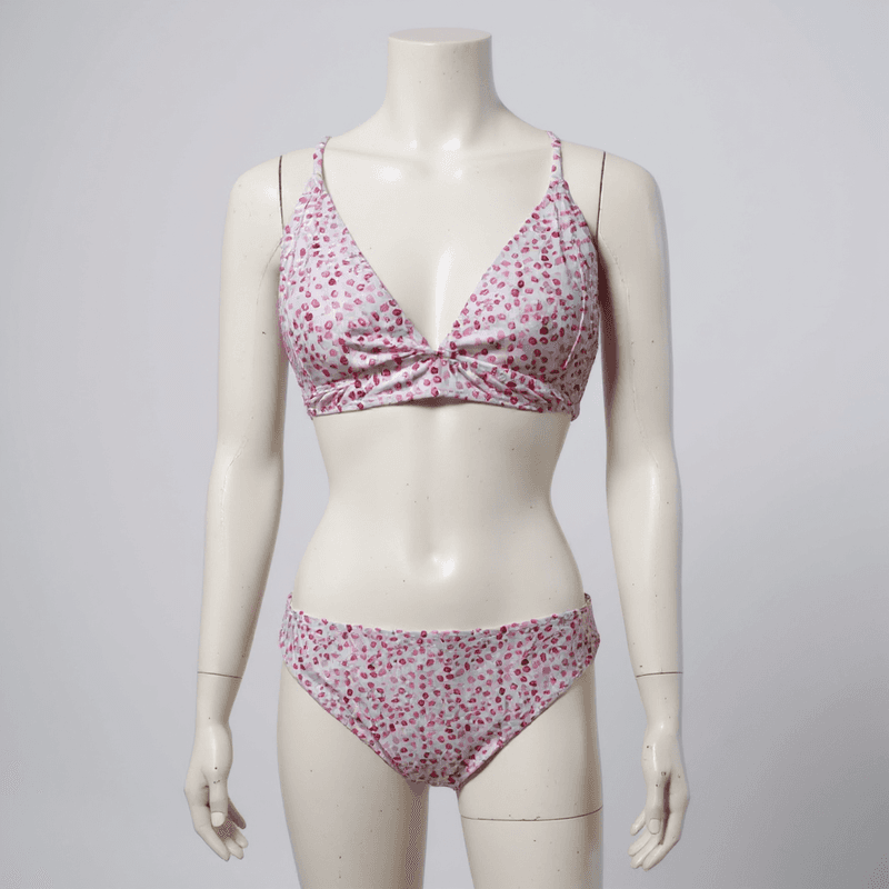Bikini de dos piezas con un divertido estampado floral en rosa y blanco