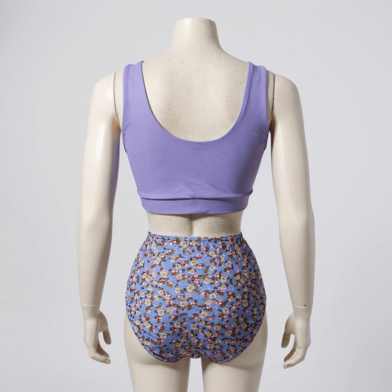 Bikini de dos piezas con un alegre estampado floral en tonos pastel